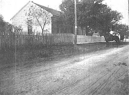 wpeB8.jpg (25980 bytes)